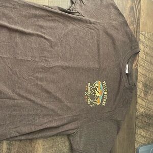 Brown Yellow Stone National Park Shirt! Size Small! 50% Cotton 💕